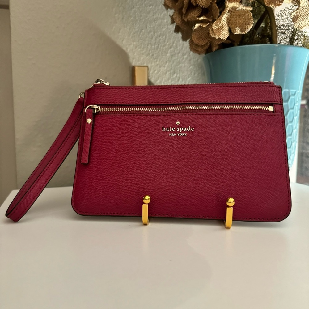 NWOT Kate Spade ♠️ Wristlet Cranberry Red